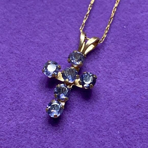 Jewelry - 💛 Classic 10k Yellow Gold Lolite Cross Necklace
